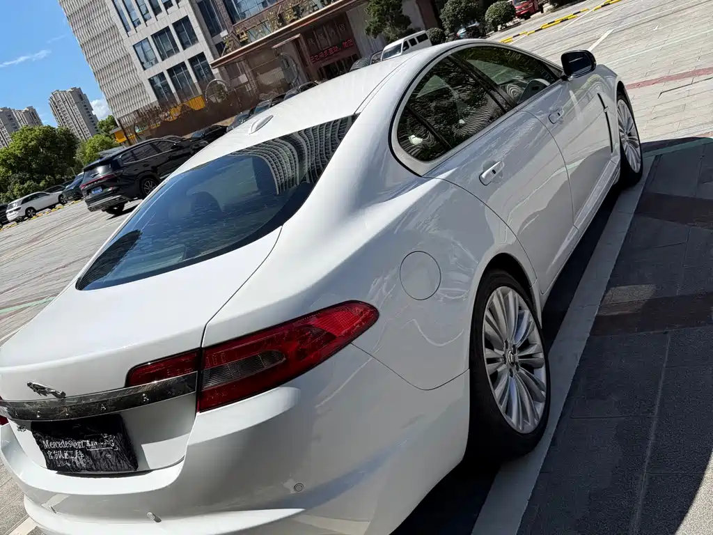 Jaguar XF — миниатюра 12