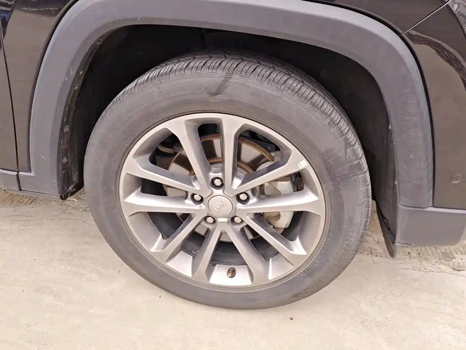 Jeep Grand Commander — миниатюра 6