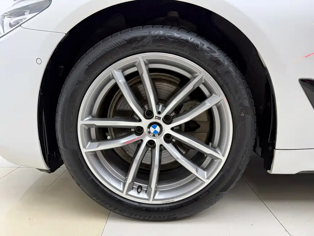 BMW 5 Series — миниатюра 23