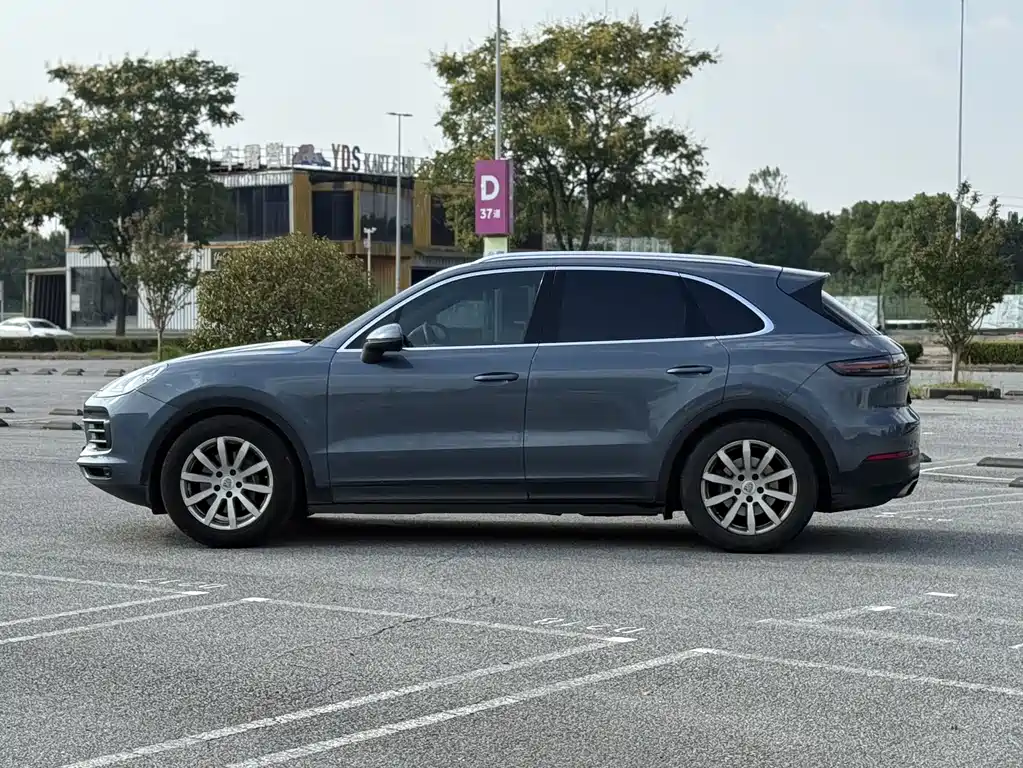 Porsche Cayenne — миниатюра 6
