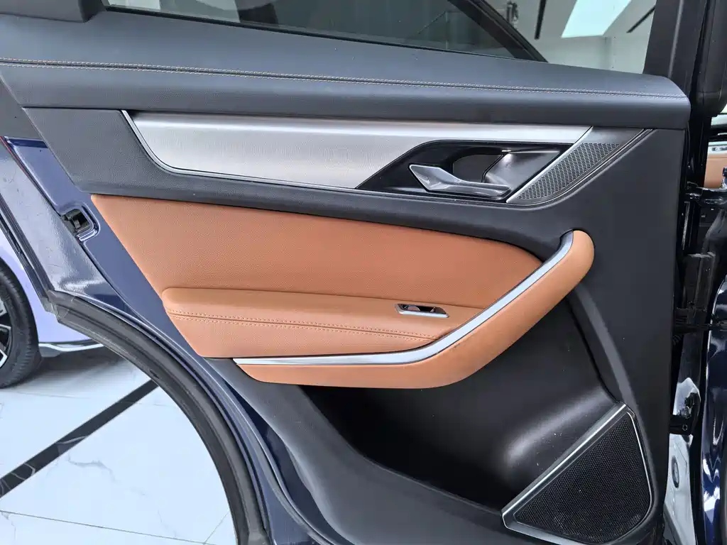 Jaguar F-PACE — миниатюра 4