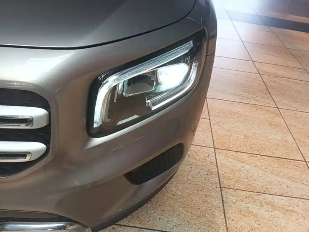 Mercedes-Benz GLB — миниатюра 24