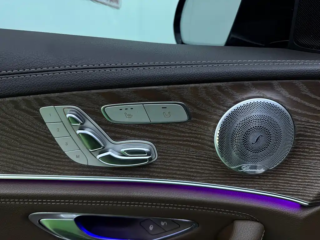 Mercedes-Benz E-Class — миниатюра 16