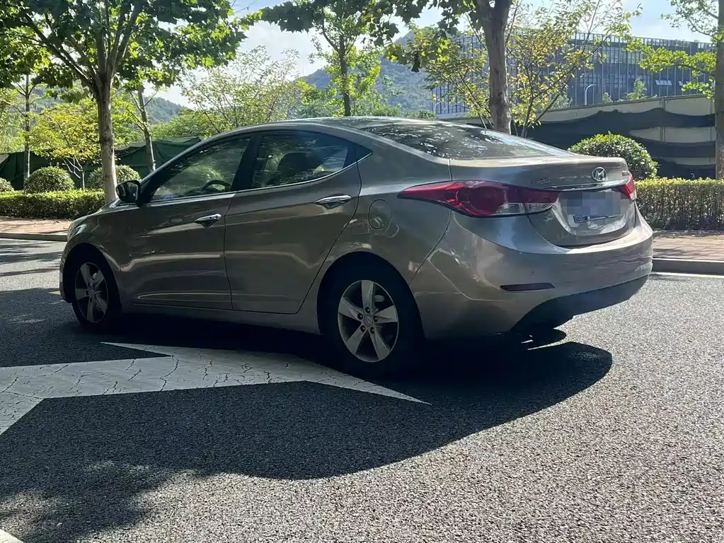 Hyundai Elantra Langdong — миниатюра 4
