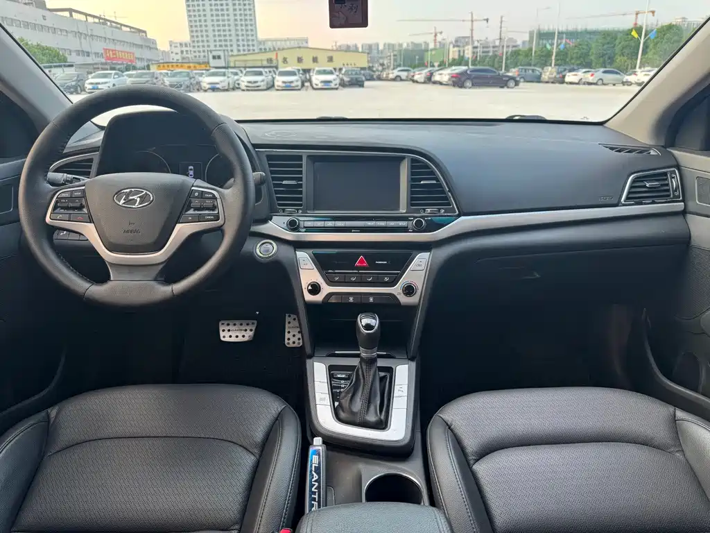 Hyundai Elantra — миниатюра 12