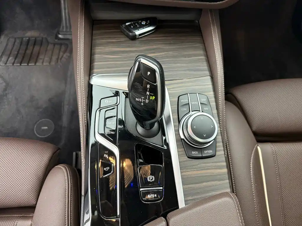 BMW 5 Series — миниатюра 14