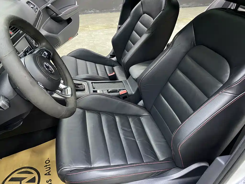 Volkswagen Golf GTI — миниатюра 7