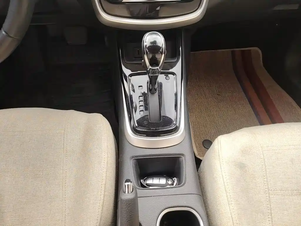 Nissan Tiida — миниатюра 14