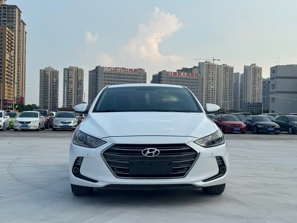 Hyundai Elantra — миниатюра 2