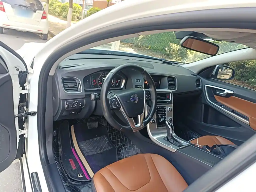 Volvo S60 — миниатюра 6