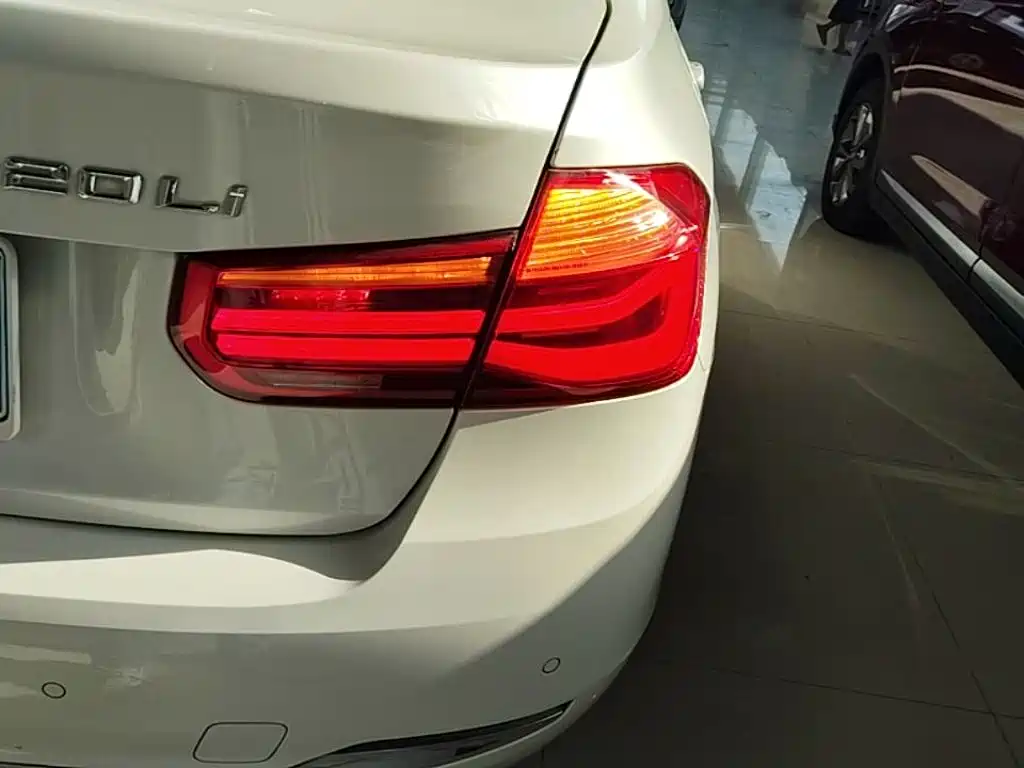 BMW 3 Series — миниатюра 8