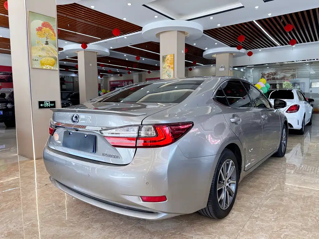 Lexus ES — миниатюра 4