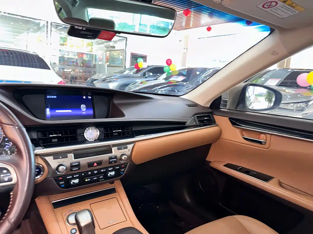 Lexus ES — миниатюра 9