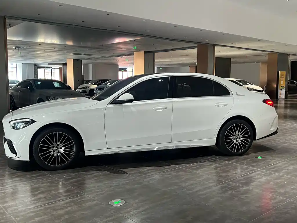 Mercedes-Benz C-Class — миниатюра 3