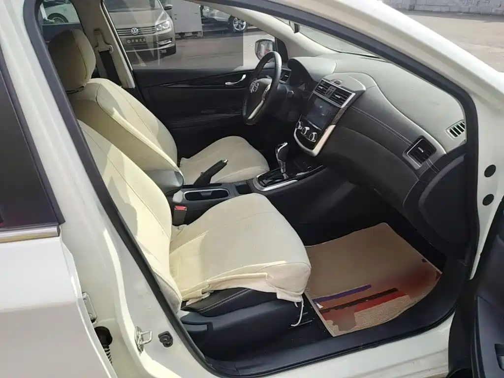 Nissan Tiida — миниатюра 25