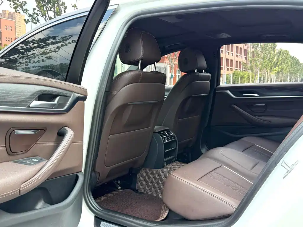 BMW 5 Series New Energy — миниатюра 5