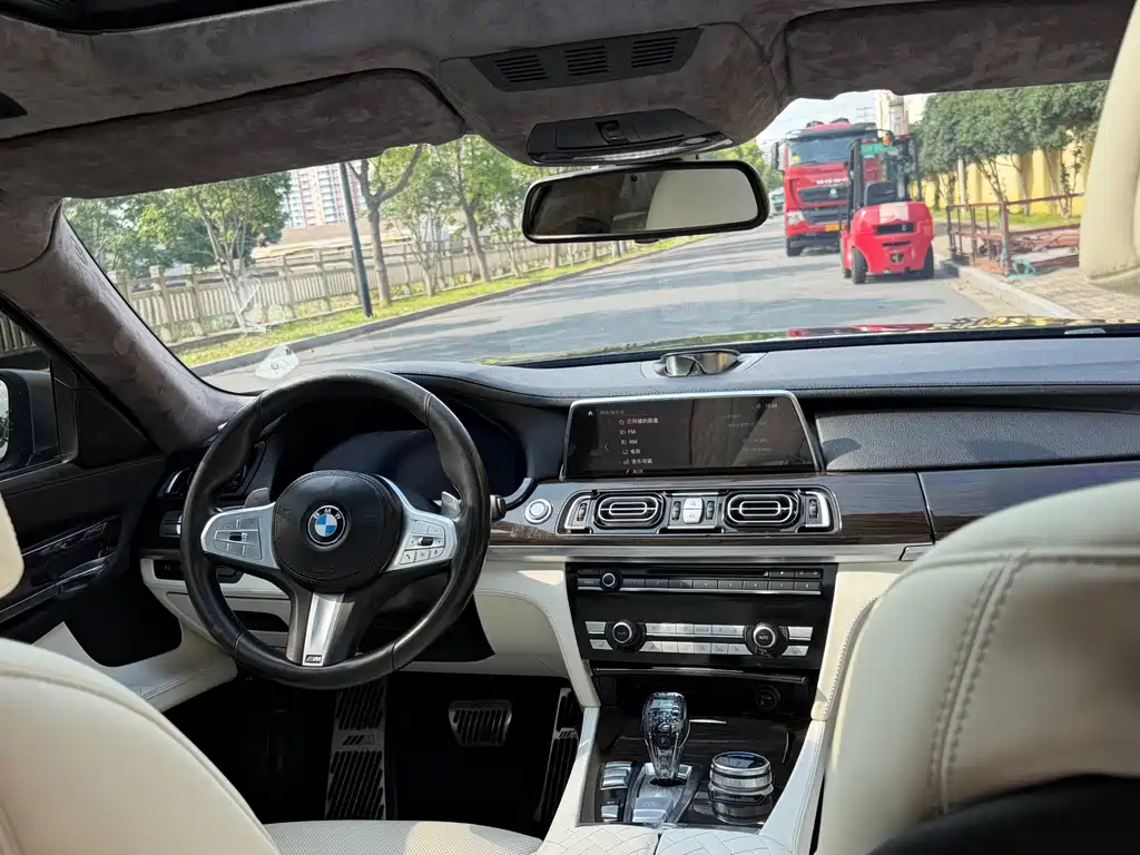 BMW 7 Series — миниатюра 20