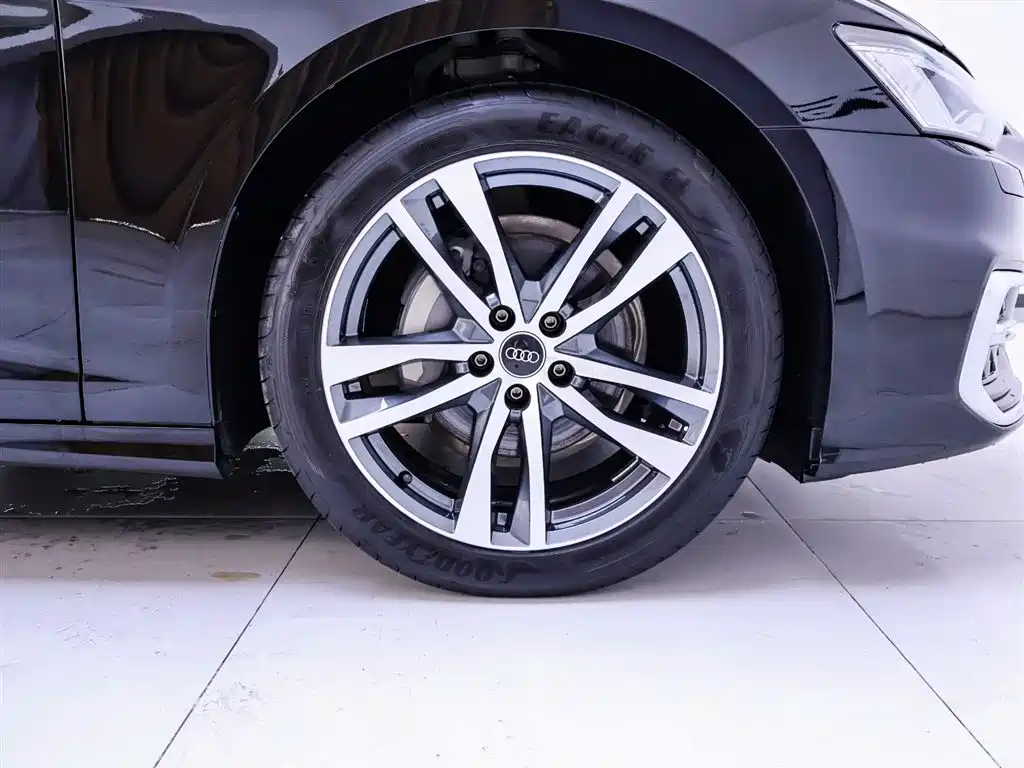 Audi A6L 2025 40 TFSI Luxury