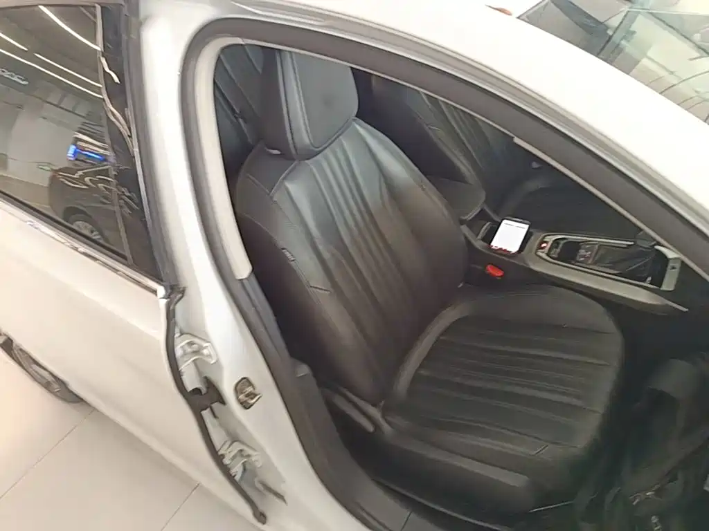 Peugeot 408 — миниатюра 25