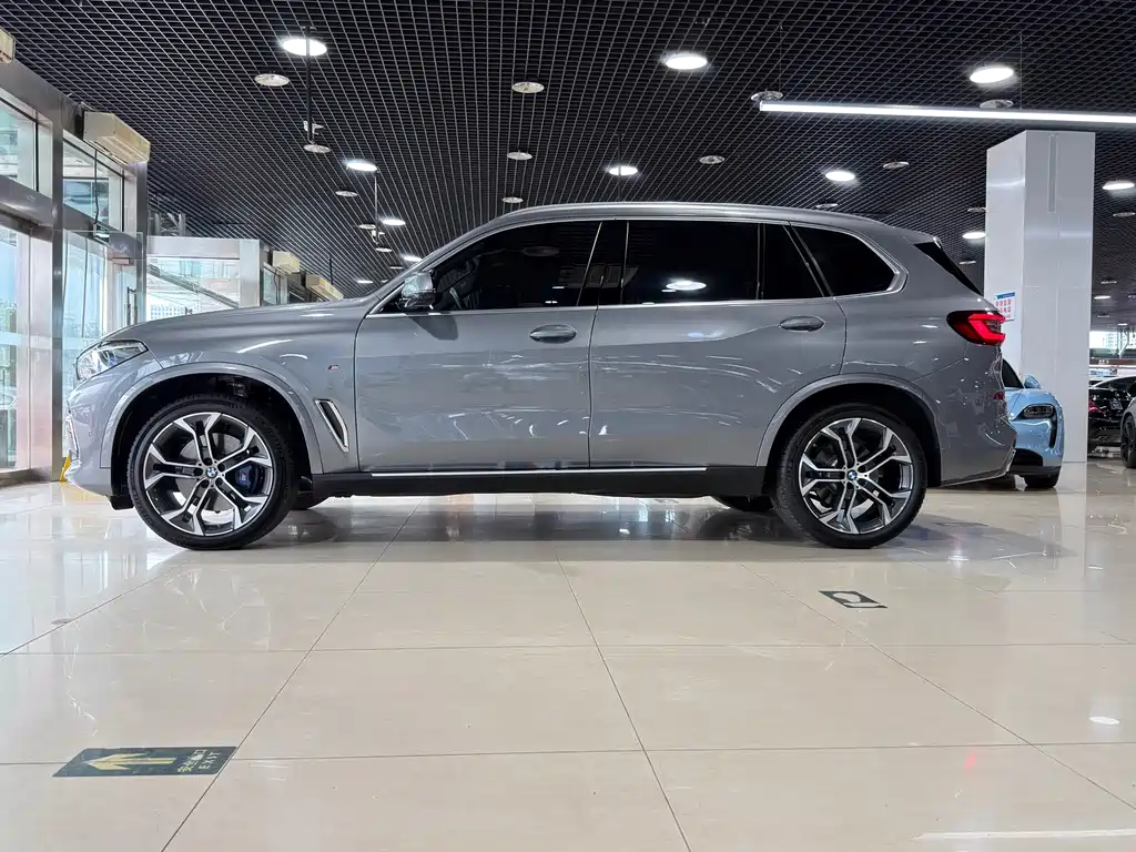 BMW X5 2022 xDrive 40Li Premium M Sport