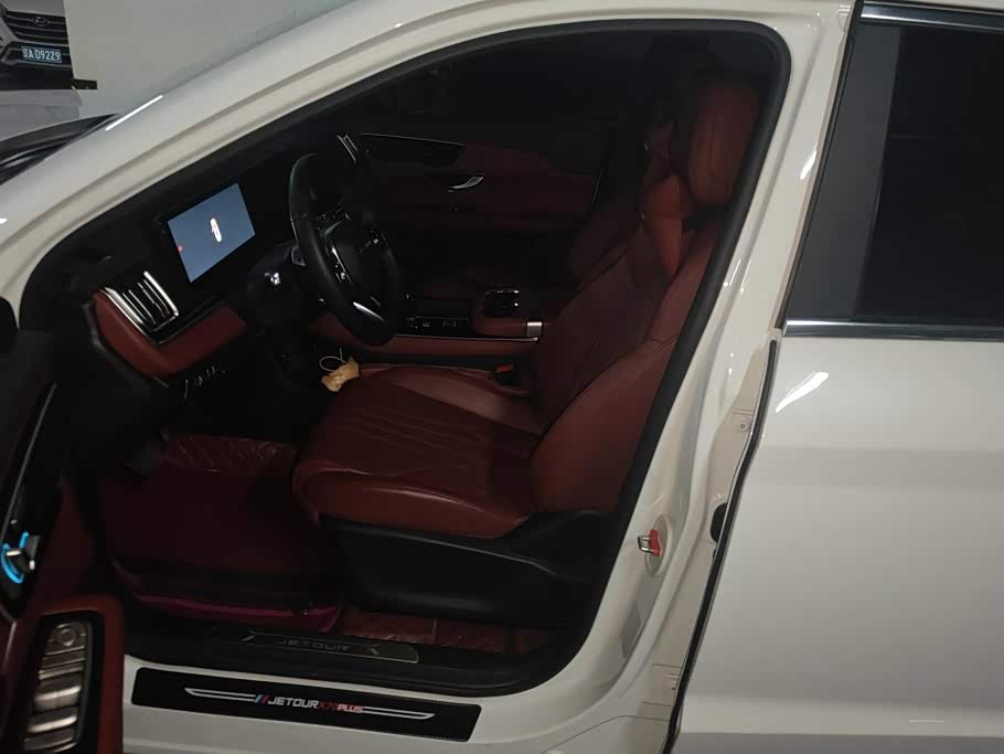 Jetour Jetour X70 PLUS 1.5 л 2024 г. Белый, пробег 14700 км