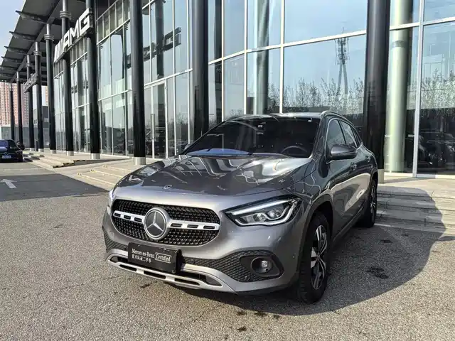 MERCEDES-BENZ GLA