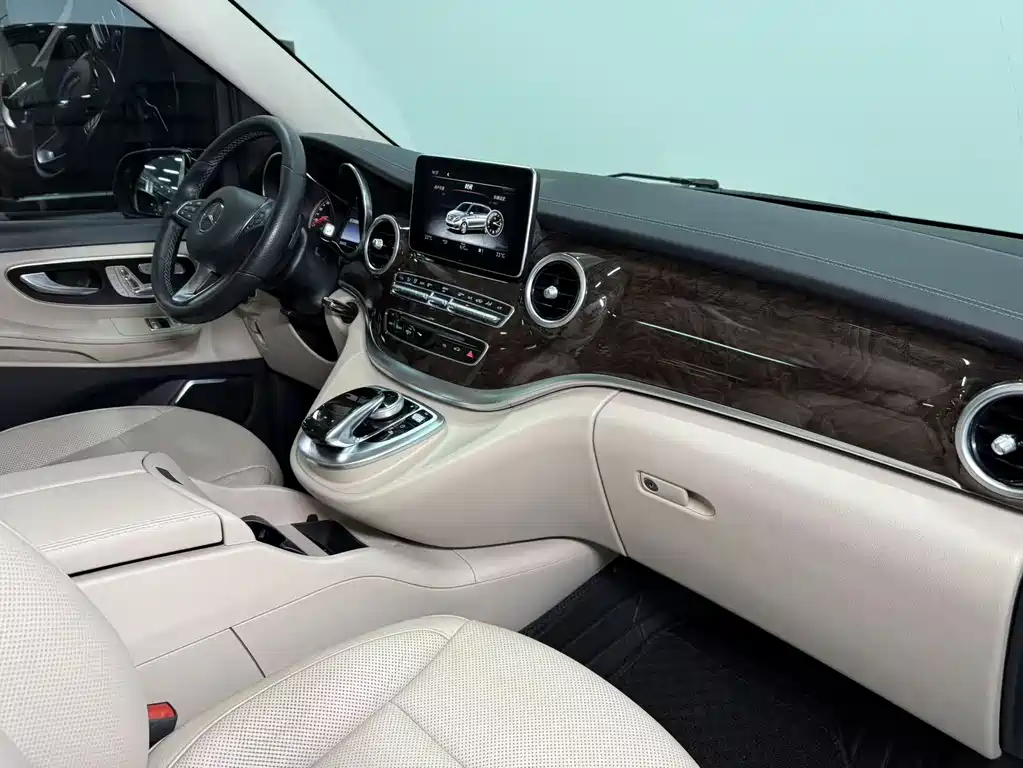 Mercedes-Benz V-Class V 2018 V 260 L Luxury Long Wheelbase VI