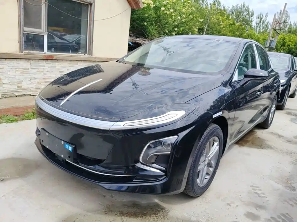 Hongqi E-QM5 2025 610km PLUS