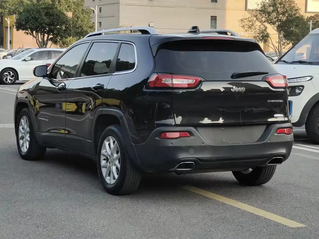 Jeep Cherokee — миниатюра 6