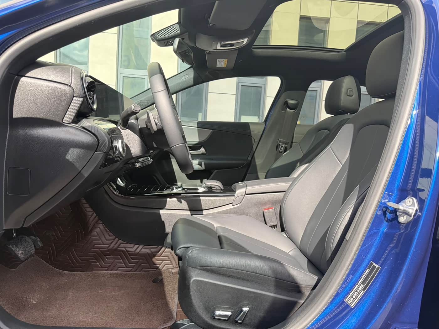 Mercedes-Benz A-Class 1.3 л 2022 г. Голубой, пробег 26000 км