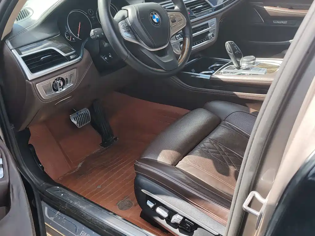 BMW 7 Series — миниатюра 20