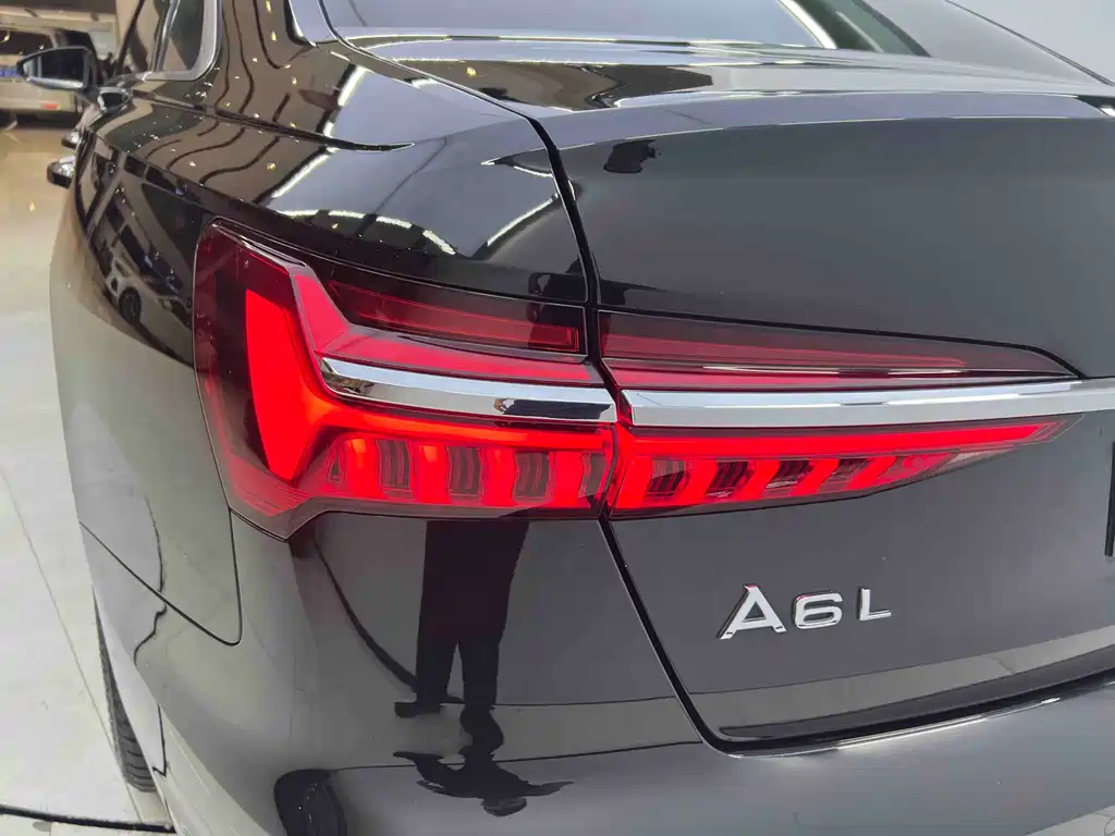 Audi A6L 2023 55 TFSI quattro Premium