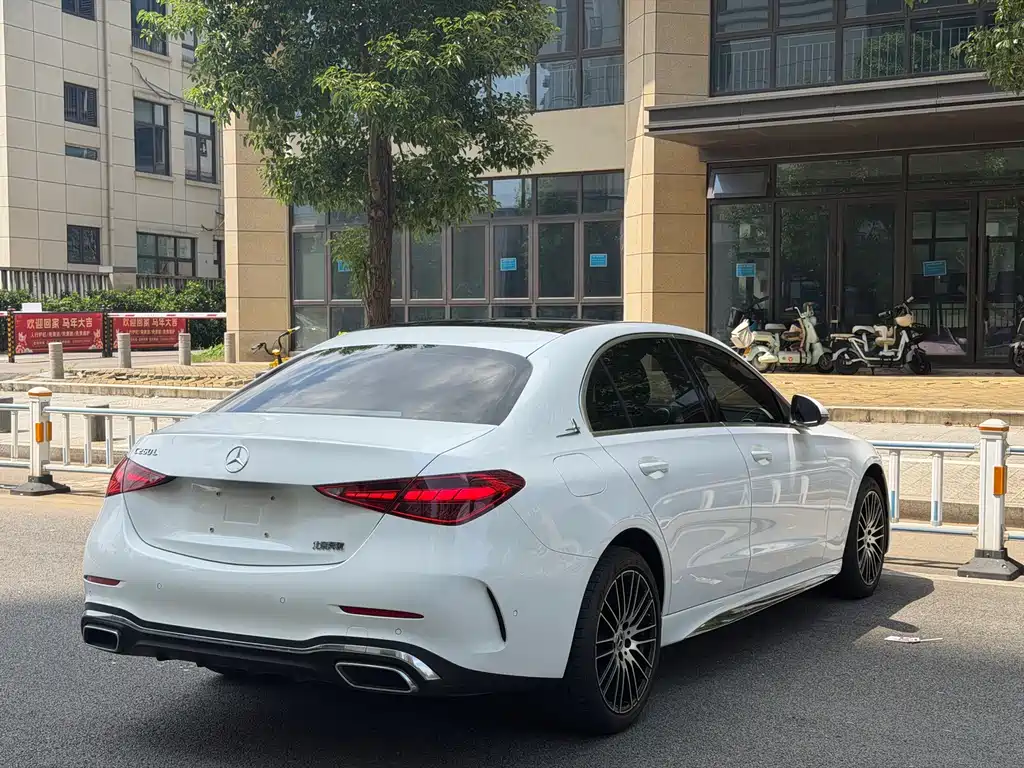 Mercedes-Benz C-Class — миниатюра 16