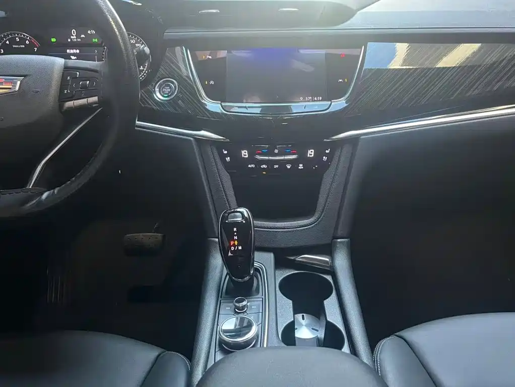 Cadillac XT6 — миниатюра 12