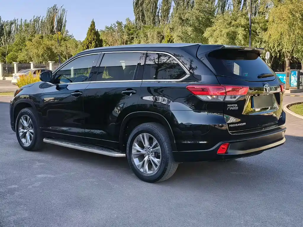 TOYOTA HIGHLANDER