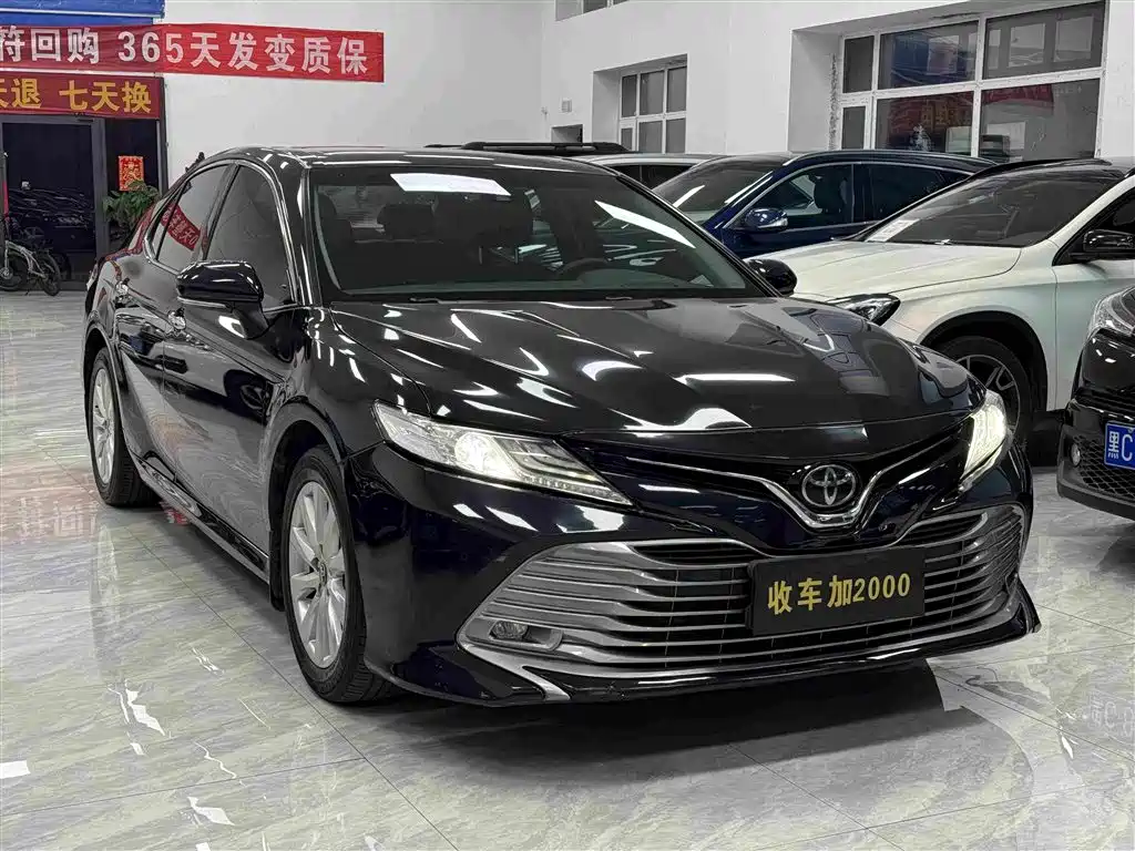 Toyota Camry — миниатюра 3