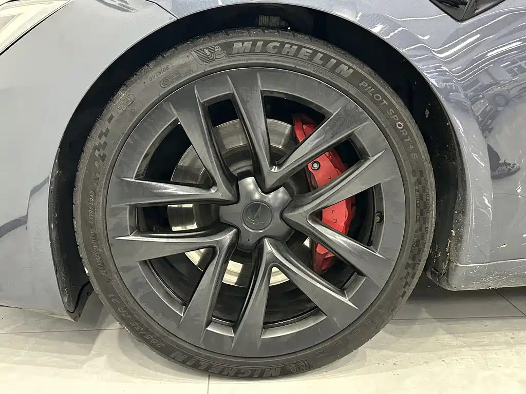 Tesla Model S — миниатюра 7