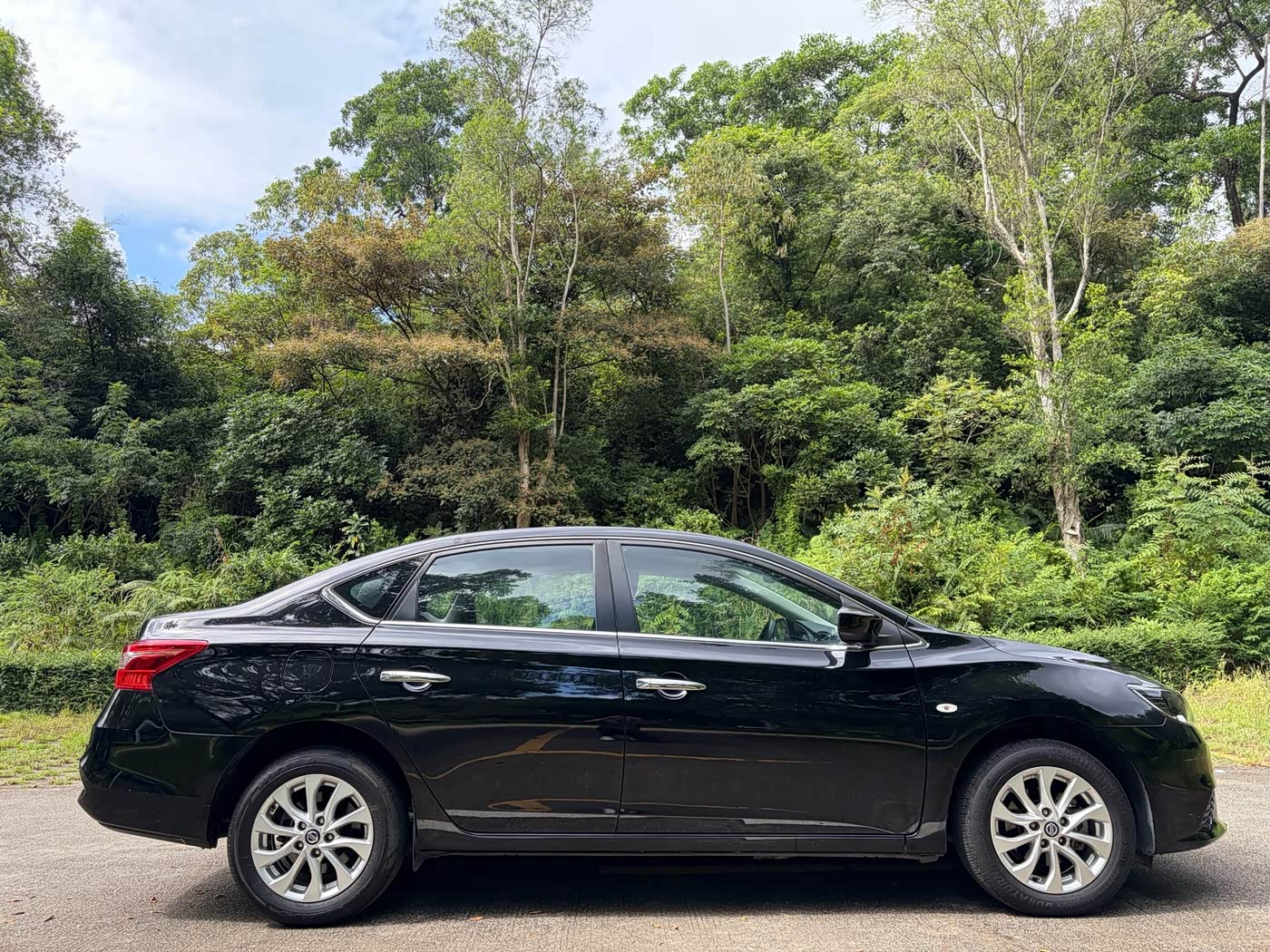 Nissan Sylphy 1.6 л 2022 г. Чёрный, пробег 50000 км
