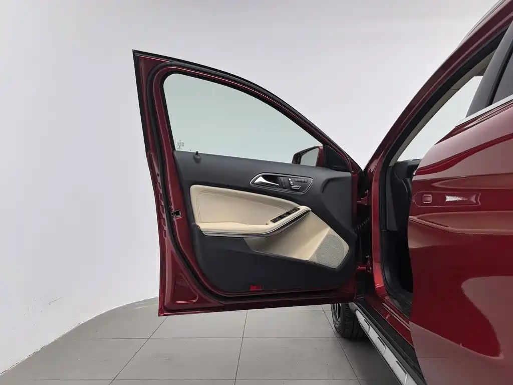 Mercedes-Benz GLA — миниатюра 8