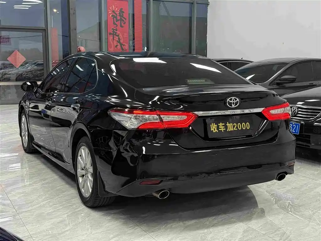 Toyota Camry — миниатюра 7