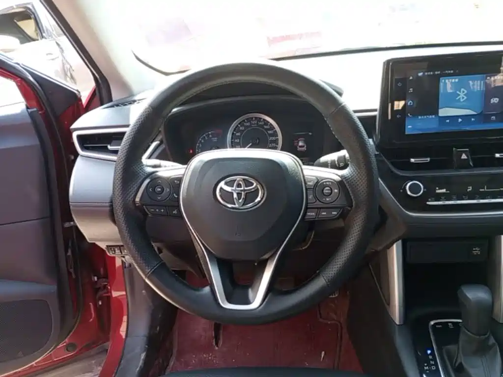 Toyota Corolla Cross — миниатюра 11