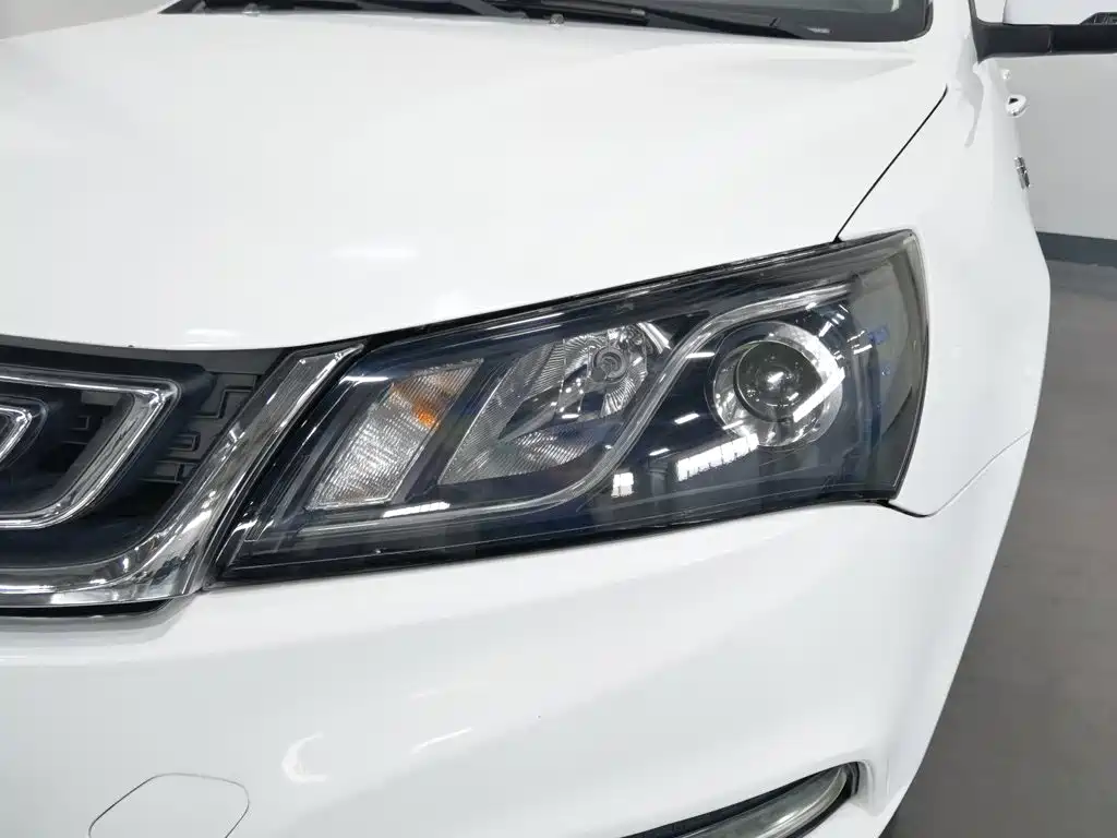 Geely Emgrand — миниатюра 7
