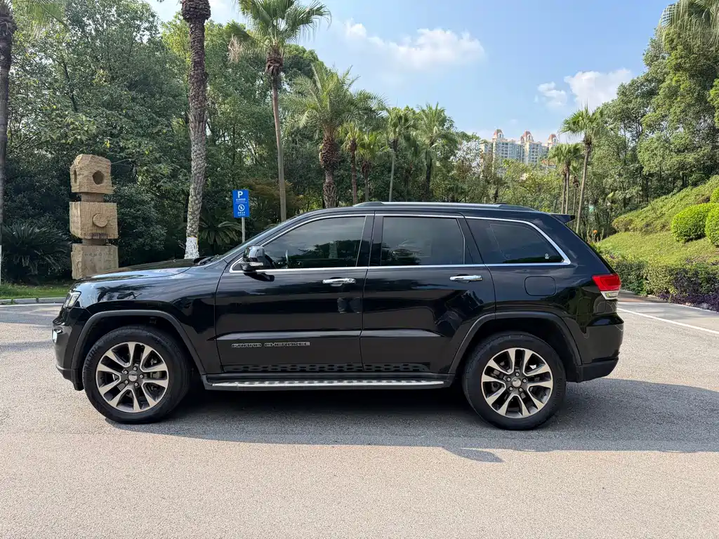 Jeep Grand Cherokee (Import) — миниатюра 4