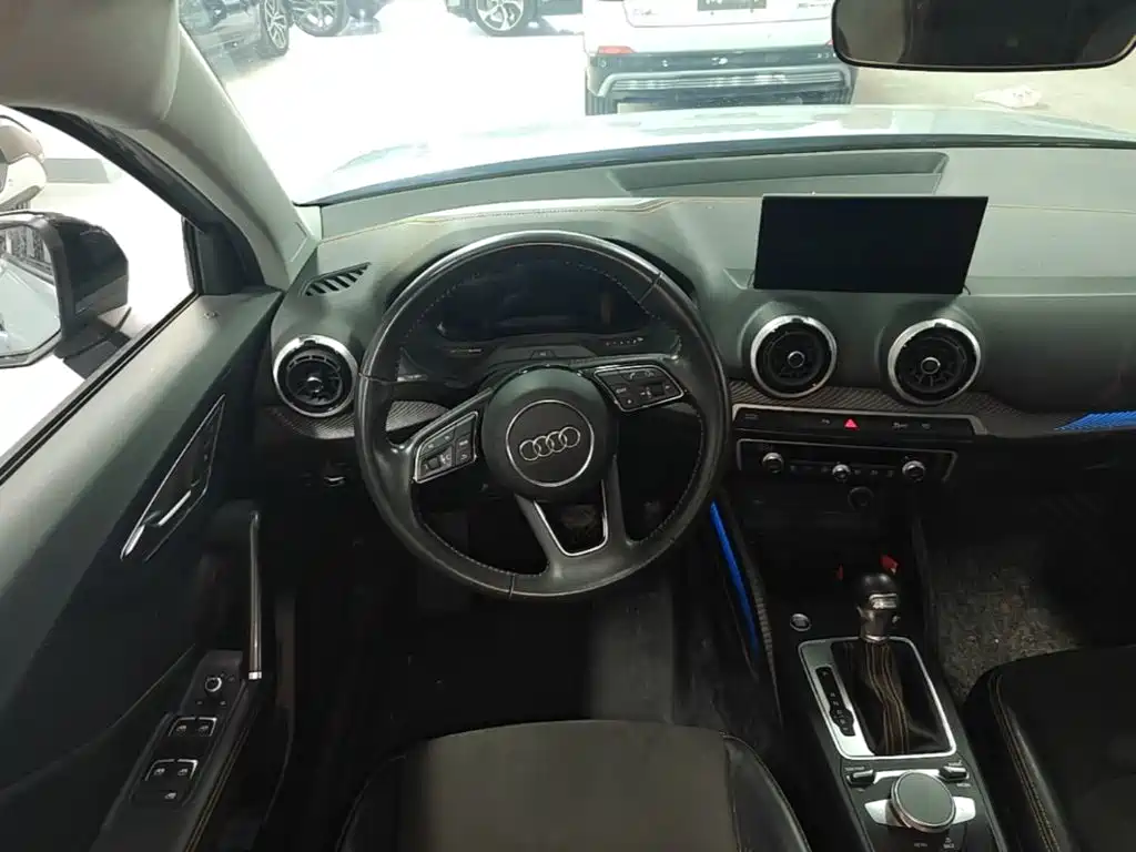 Audi Q2L e-tron — миниатюра 11