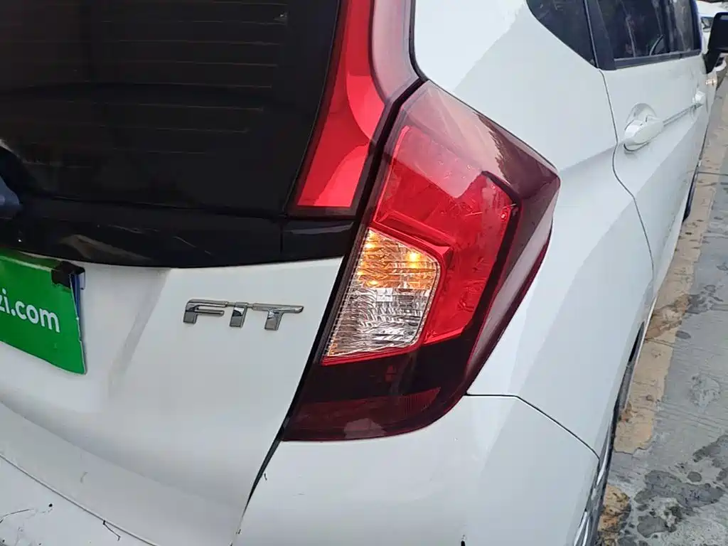 Honda Fit — миниатюра 8