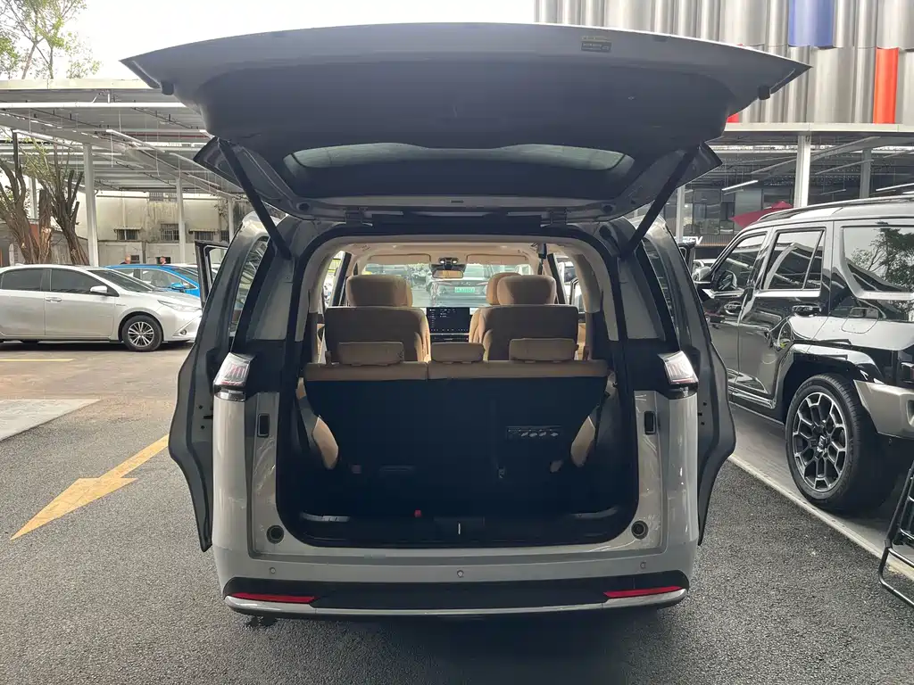 GAC Motor 传祺E8 PHEV — миниатюра 20