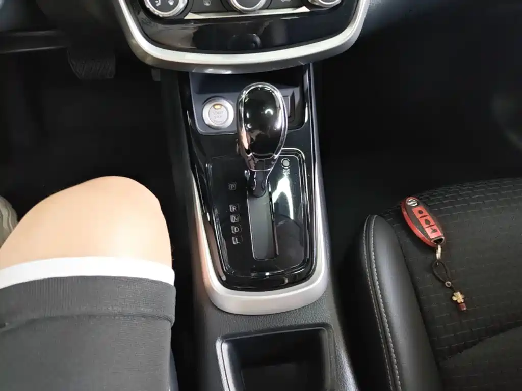 Nissan Tiida — миниатюра 14