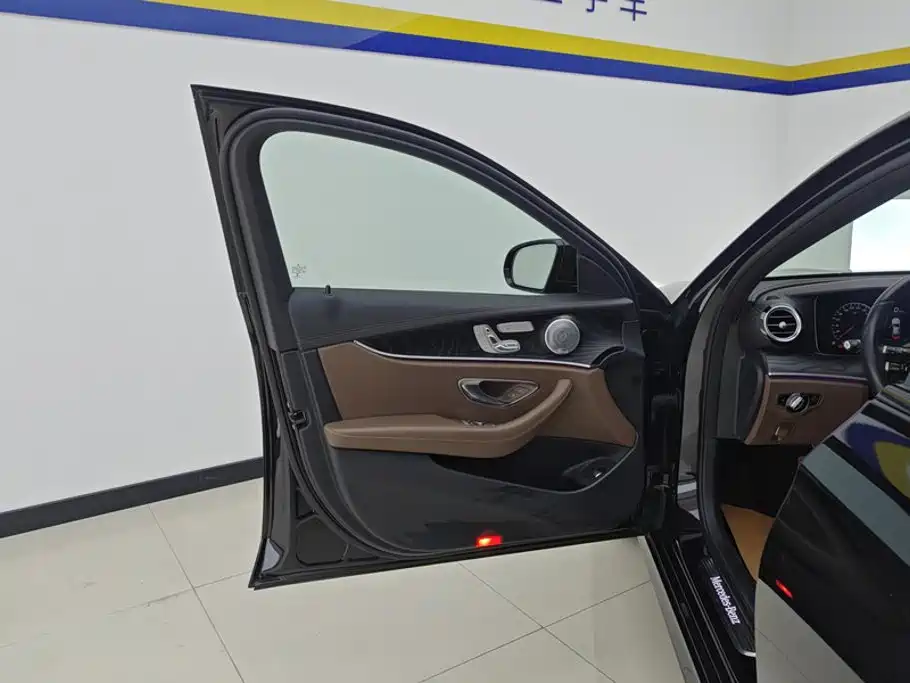Mercedes-Benz E-Class (Import) — миниатюра 7
