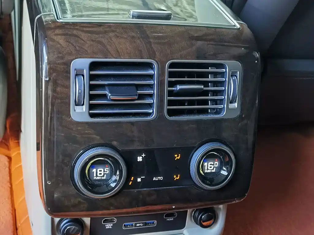 Land Rover Range Rover — миниатюра 9