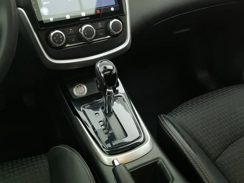 Nissan Tiida — миниатюра 13
